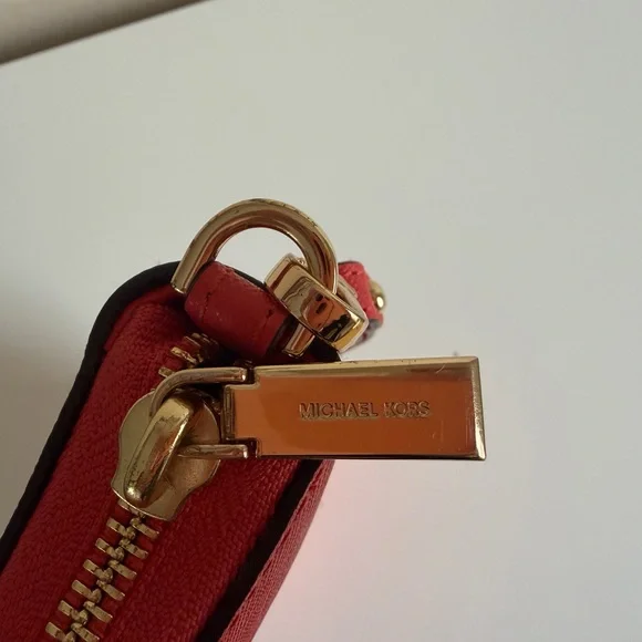 Michael Kors Jet Set Travel Large Logo
Continental Wristlet - Picture 10 of 10